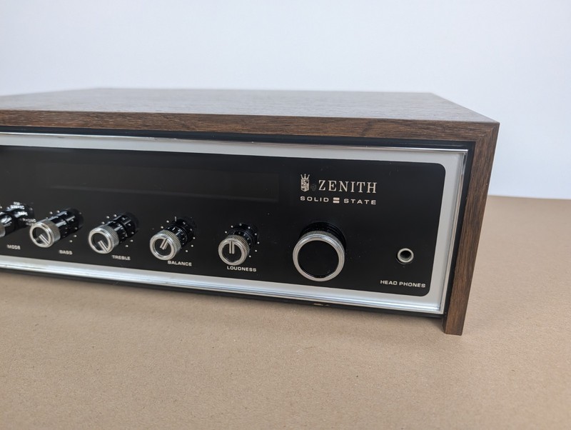 ZENITH Digilite Solid State AM/FM Real Wood Frame Two Plus Two Matrix Receiver gallery