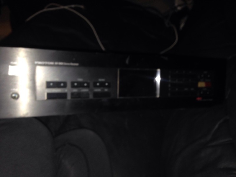 proton av-300 stereo receiver-RARE VINTAGE. Parts Only