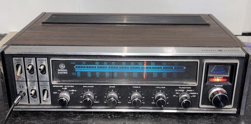 General Electric Am Fm Stereo Receiver Model RA200A Working Needs Serviced As Is gallery