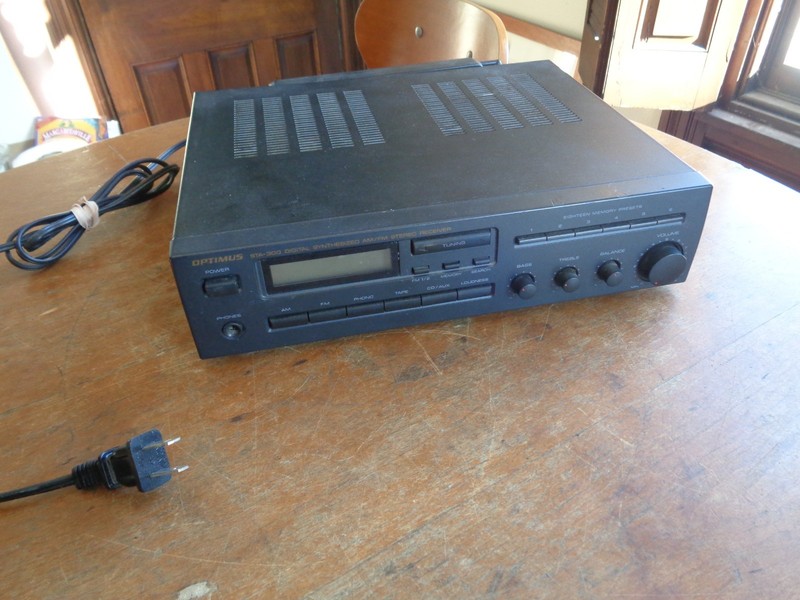Optimus STA-300 Compact Digital Synthesized AM/FM Stereo Receiver