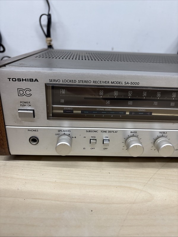 Vintage Toshiba SA-5000 Stereo Receiver Amplifier AM/FM Powers On gallery