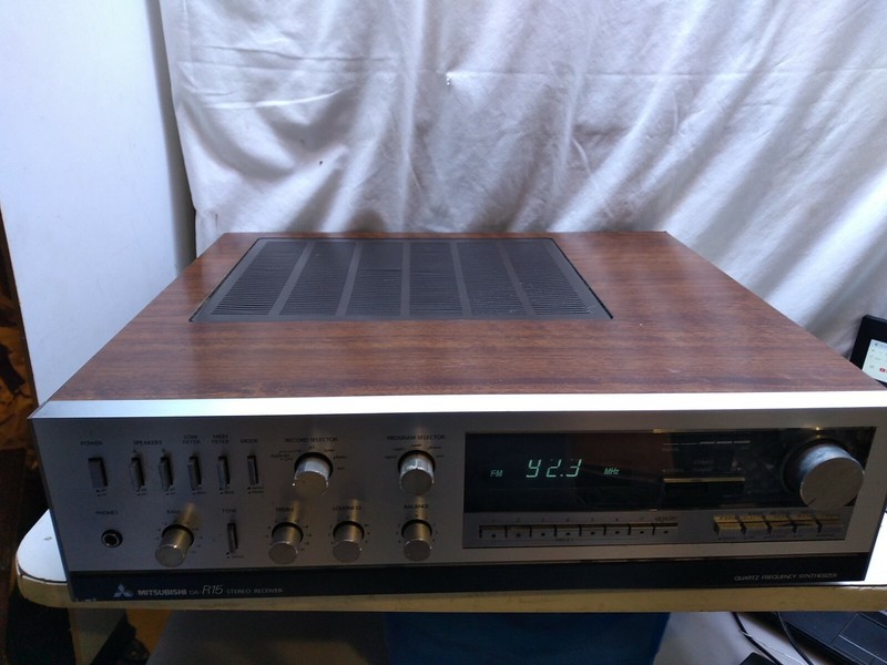 Mitsubishi DA-R15 Stereo Receiver Quartz Frequency Synthesizer