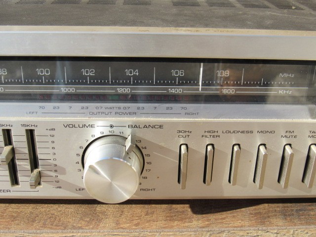 VINTAGE REALISTIC STA-790 AM/FM STEREO TAPE PHONO AUDIO RECIEVER POWERS ON gallery