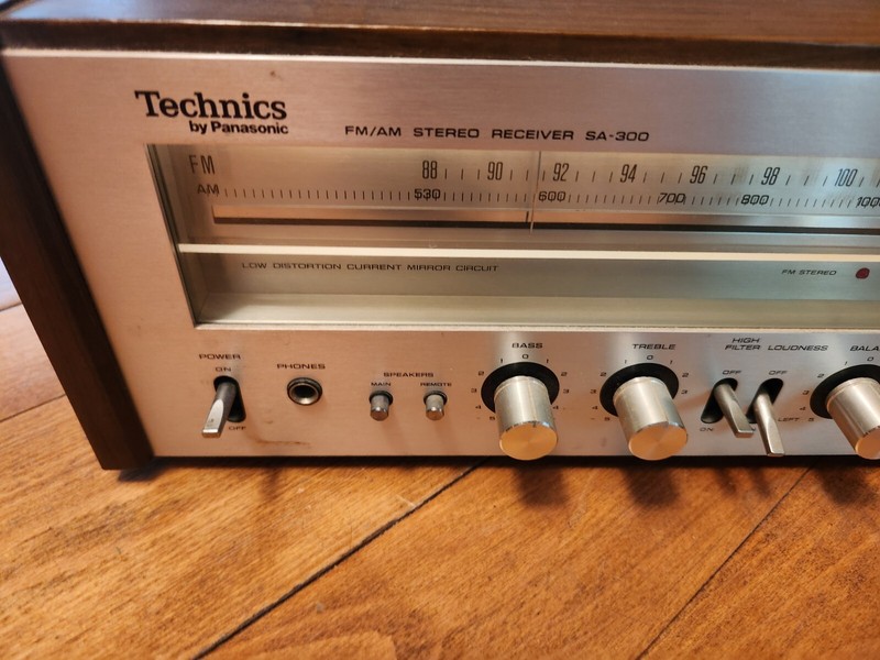 Technics SA-300 FM/AM Receiver Classic Silver Faced Read!! gallery