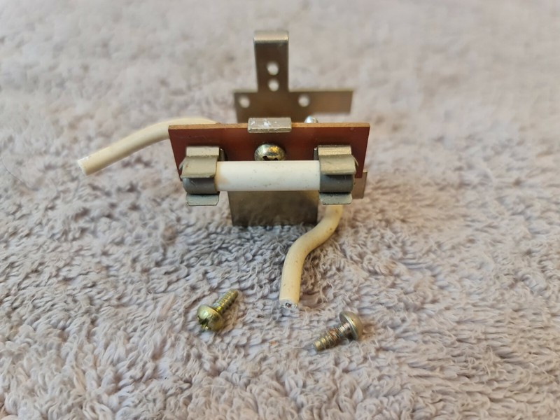 Kenwood KR-9600 Fuse Carrier