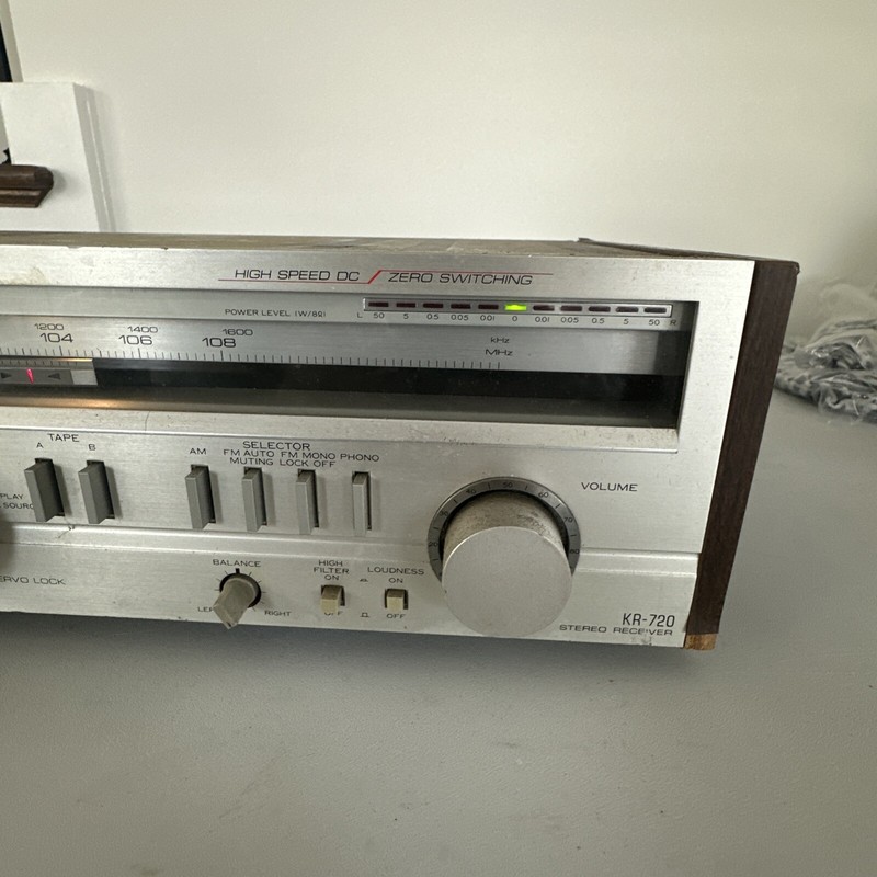 VINTAGE Kenwood KR-720 AM/FM Stereo Tuner Amplifier Receiver Powers On gallery
