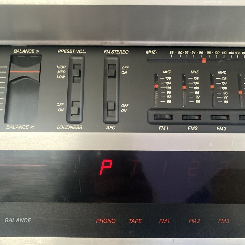 Bang & Olufsen Beomaster 2400 For Parts Or Repair, Clicks Powers On Read gallery
