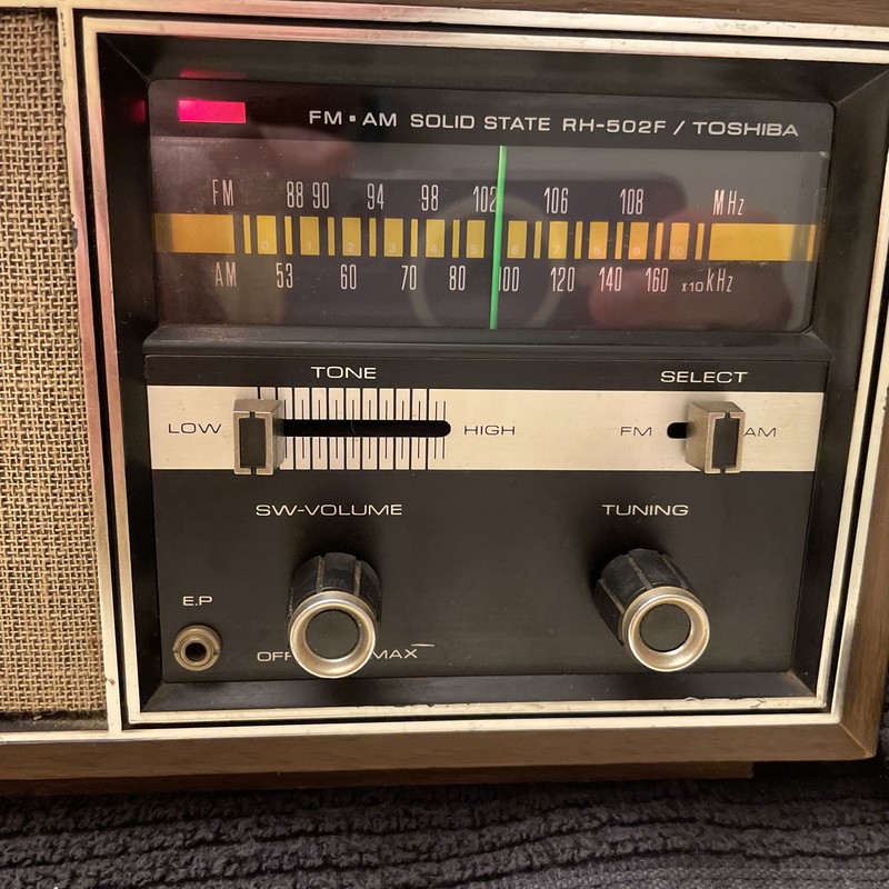 Vintage Toshiba Radio RH-502F FM/AM 2 Band Tested, Works! gallery