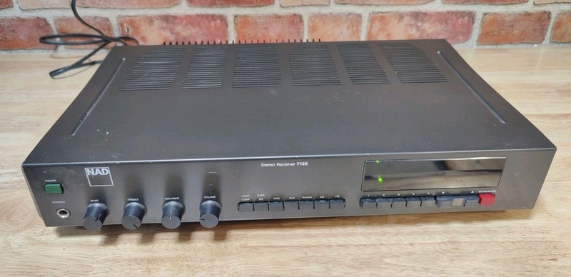 NAD 7125 Stereo Receiver