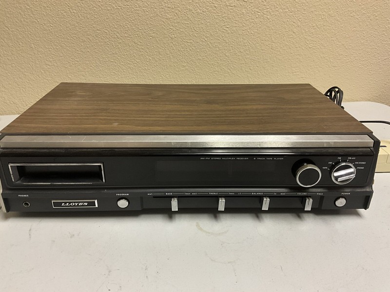 Vintage Lloyd’s Stereo Receiver 8-Track Model DD-6010-0011 **UNTESTED**