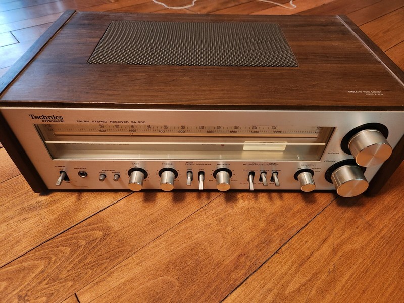 Technics SA-300 FM/AM Receiver Classic Silver Faced Read!!