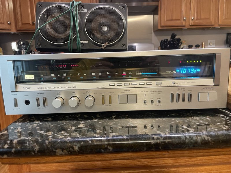 Sansui 5900z AM/FM Digital Quartz Synthesizer DC Stereo Receiver 75 WPC vintage