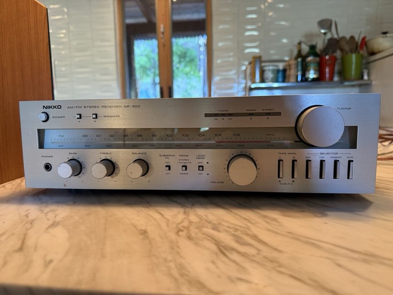 Nikko Japan NR-300 Vintage AM/FM Stereo Receiver In Excellent Condition