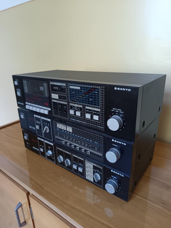 Sanyo JA 220, JT 230L, RD 220 vintage Japanese stereo system in rare black color gallery