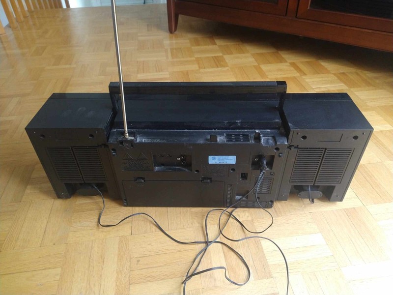 TOSHIBA RT-7166 AM FM Stereo Radio Cassette Recorder Boombox RARE 1985 gallery
