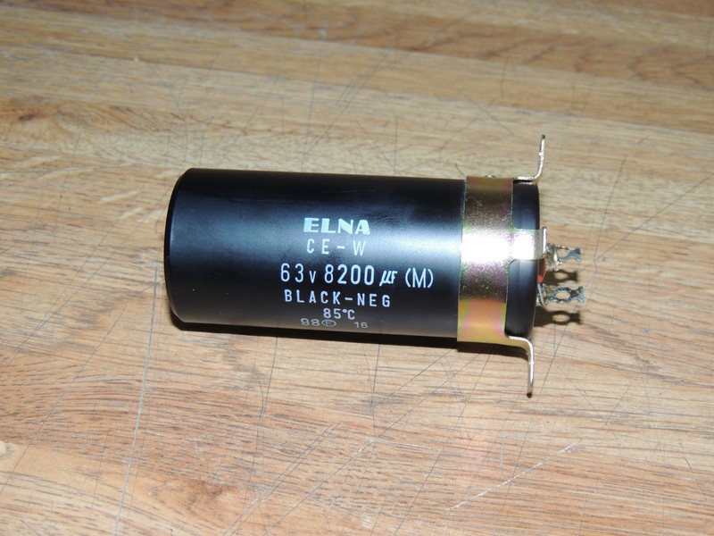 Sansui G-5700 Electrolytic Capacitor 63v 8200 & Holder 0559524