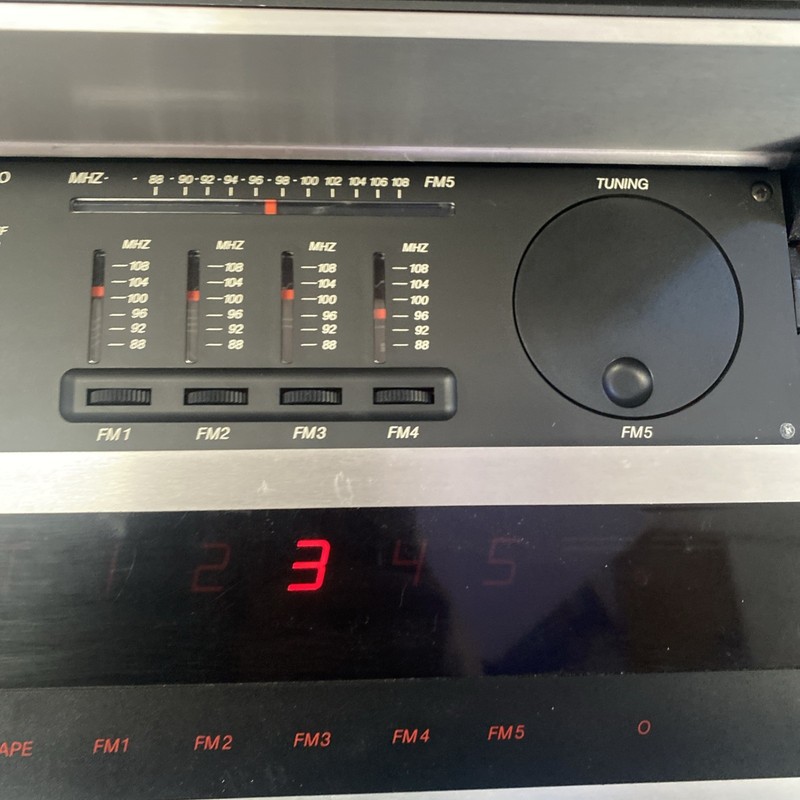 Bang & Olufsen Beomaster 2400 For Parts Or Repair, Clicks Powers On Read gallery