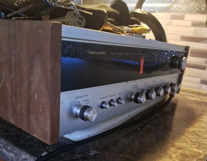 REALISTIC STA-47 SOLID STATE AM/FM STEREO RECEIVER TESTED WORKS BUt Needs Work gallery