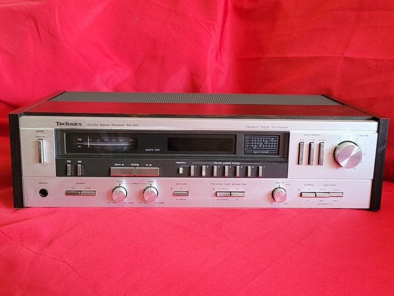 Vintage 1981 TECHNICS SA-225 Receiver Tested & Great Condition