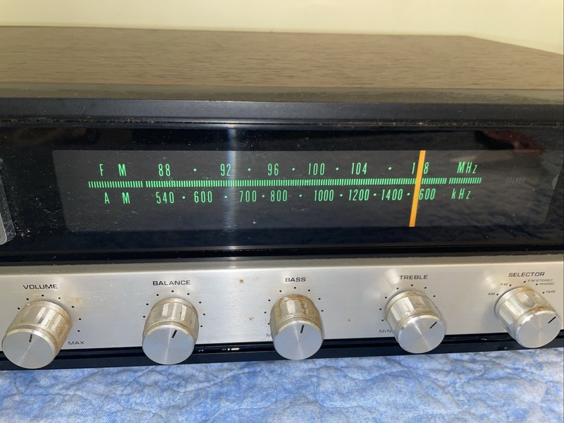 LLOYD's AM-FM Stereo Multiplex Receiver 8 Track Player Powers On gallery
