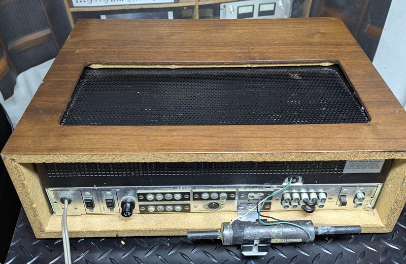 The Fisher 800-T AM/FM Stereo Receiver with wood case gallery