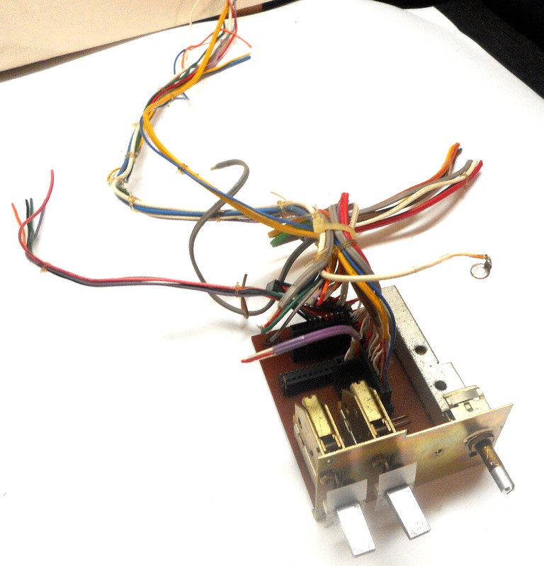 YAMAHA CR-600 STEREO RECEIVER - SPEAKER SELECTOR - PARTING OUT gallery
