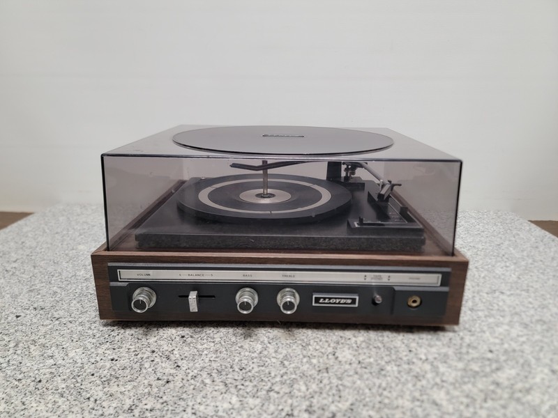 Vintage Record Player Lloyd’s Model BB-6373 FOR PARTS-NOT WORKING