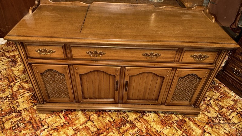 Magnavox Vintage Stereo Console Receiver Cabinet w/ Built-In Tuner PF5724