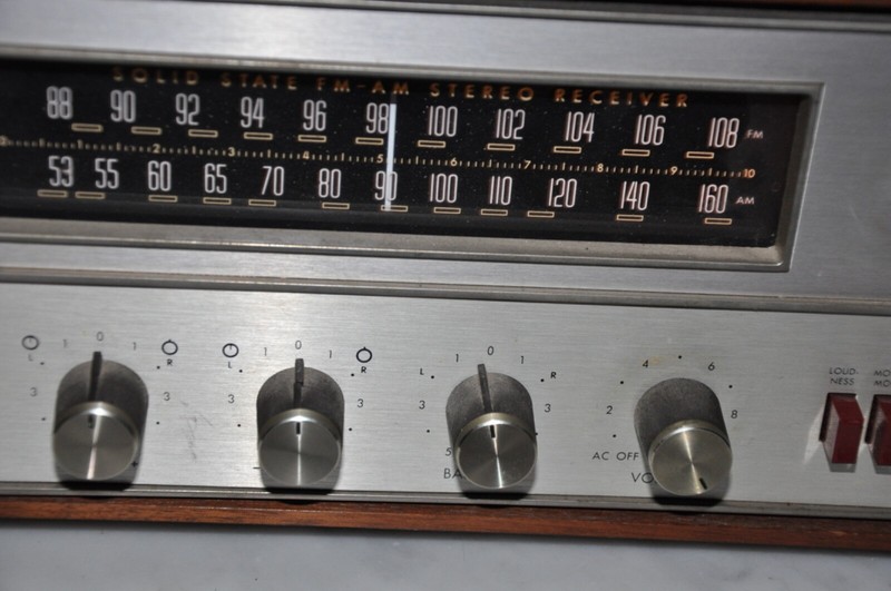 Fisher 400-T Stereo Receiver POWERS UP, BUT SOLD FOR PARTS OR REPAIR ONLY gallery