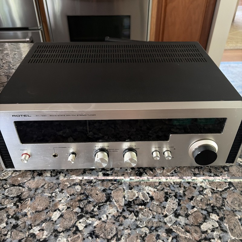 Rotel RT-1220 Solid State AM/FM Stereo Tuner. Partially Tested. READ gallery