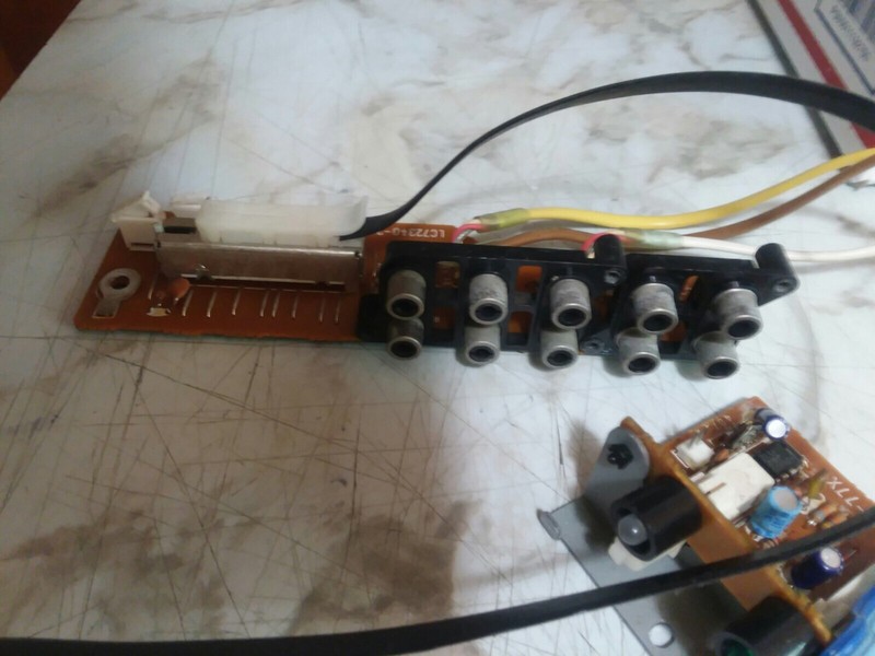 VINTAGE YAMAHA R2000 STEREO RECEIVER rca board and switch gallery
