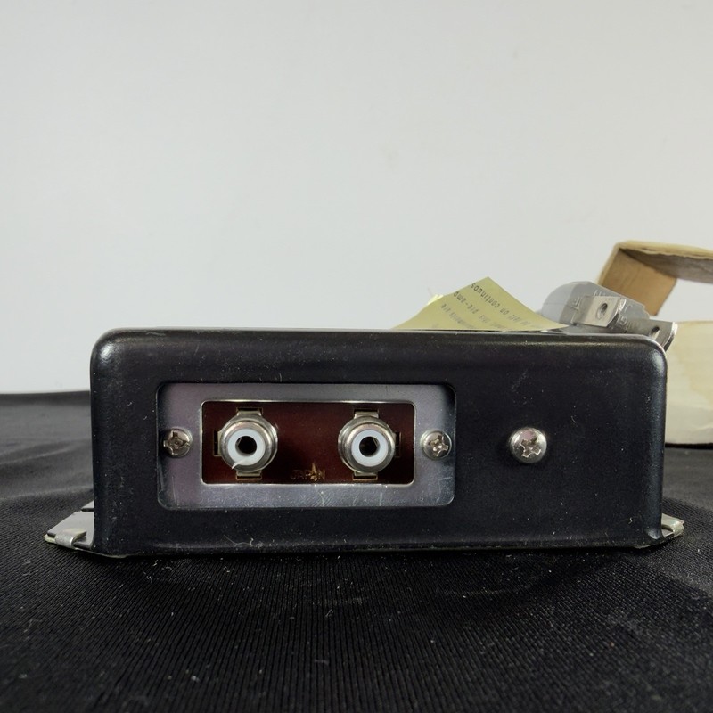 VINTAGE REALISTIC SOLID STATE STEREO PRE-AMP1LIFIER #42-2930 gallery