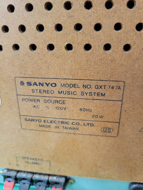 Vintage SANYO GXT-747A Stereo System turntable and radio work tape deck broken gallery