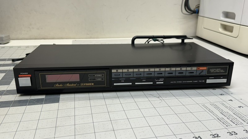 Vintage Fisher FM-39 AM/FM Stereo Synthesizer Tuner Studio Standard WORKS GREAT