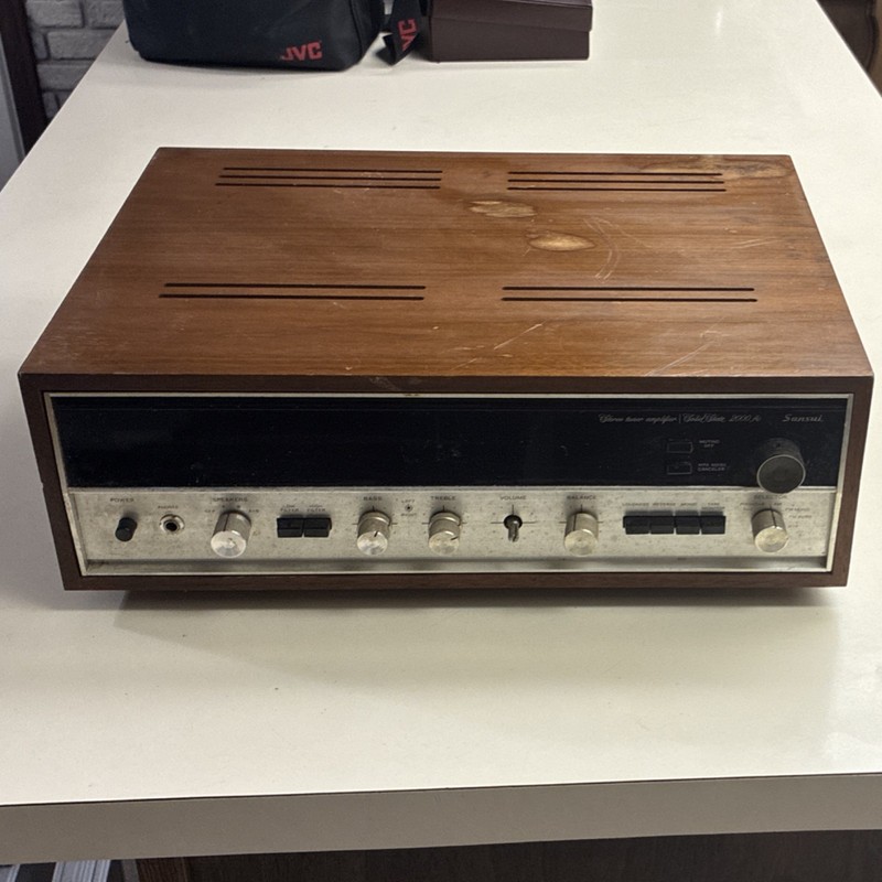 Sansui 2000A Solid State AM/FM Stereo Tuner Amplifier Receiver