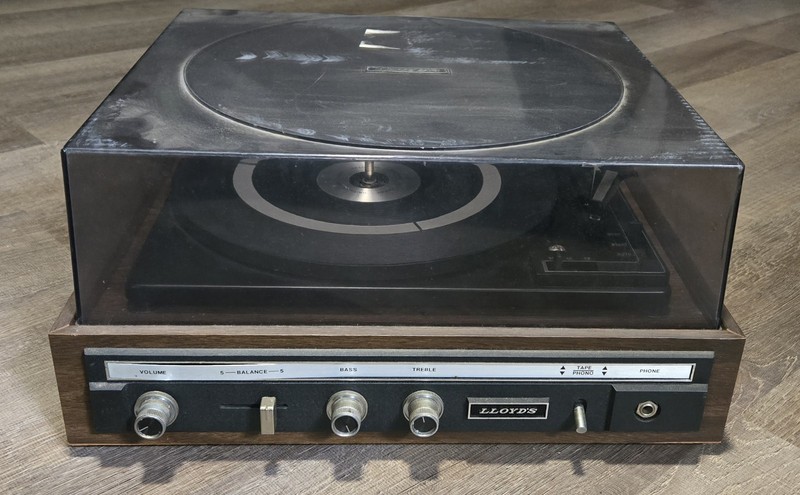 Lloyd’s BSR Model BB-6373 Record Player With Lid For Parts.