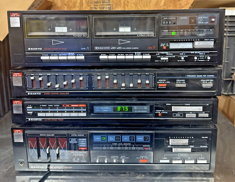 VINTAGE Sanyo RD W566A, EQ 667, JT 336, JA 667AV Stereo System *POWERS ON* 1985