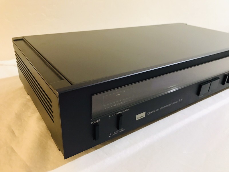 Vintage Sansui Quartz PLL Synthesizer AM FM Stereo Tuner T-9 gallery