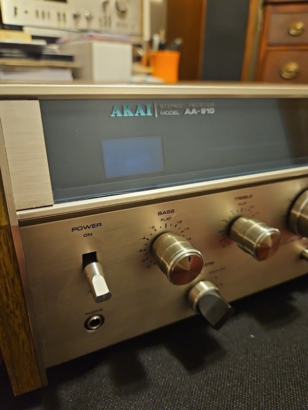 AKAI AA-910 Stereo Receiver Great Condition Works ! gallery
