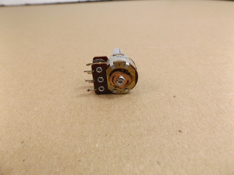 Yamaha Receiver CR-1040 Bass Pot Potentiometer 20K Original gallery