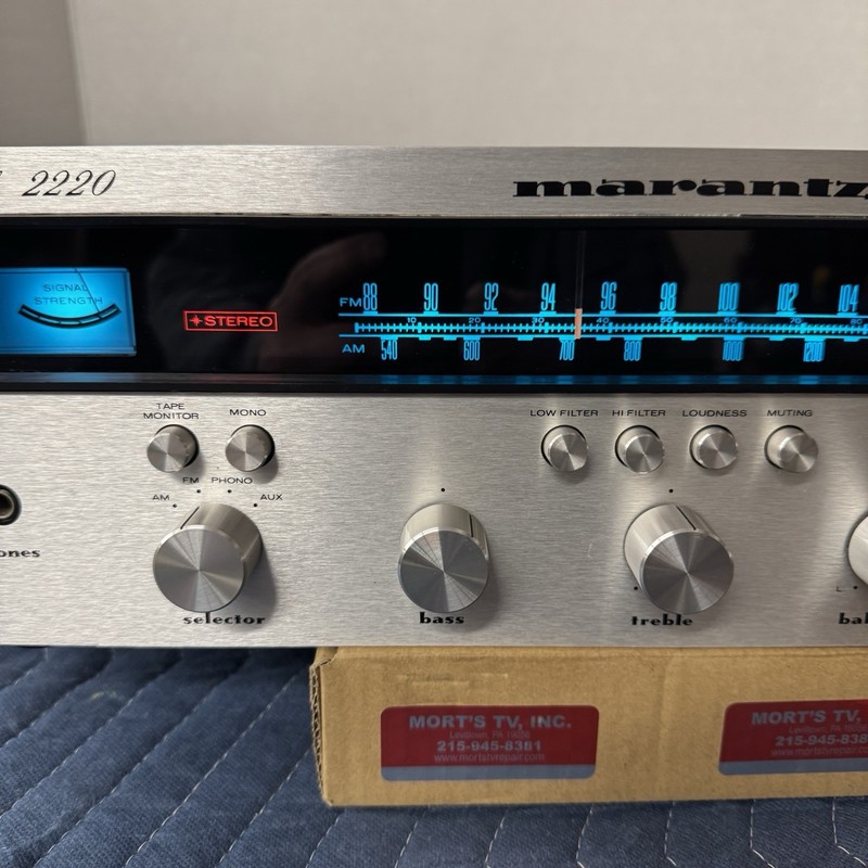 MARANTZ 2220 VINTAGE AM/FM STEREO RECEIVER - SERVICED - CLEANED - TESTED gallery