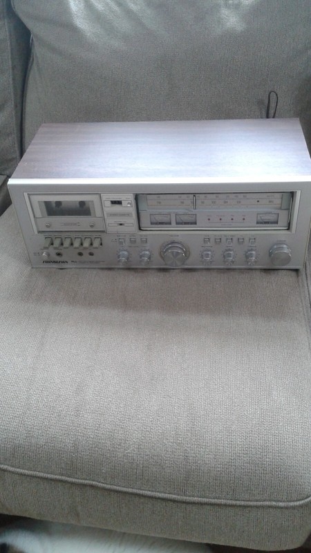 VINTAGE SOUNDESIGN AM/FM RECEIVER CASSETTE RECORDER MODEL 5635