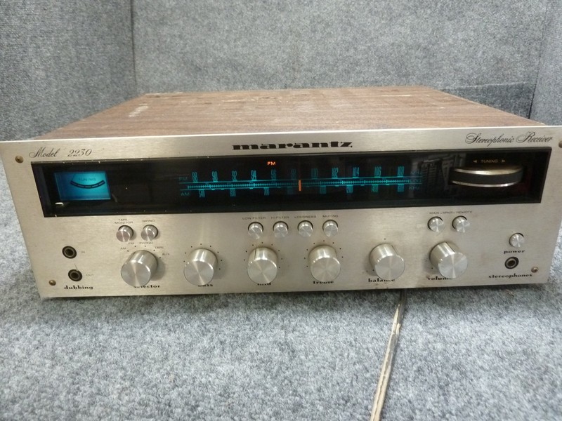 Vintage Marantz 2230 Stereophonic Receiver – Silver