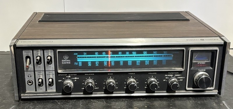 General Electric Am Fm Stereo Receiver Model RA200A Working Needs Serviced As Is