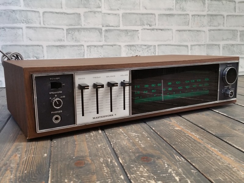 Vintage Masterwork M-4800 II AM/FM Multiplex Stereo Receiver **TURNS ON LIGHT ON