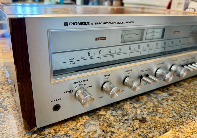 Vintage Pioneer SX-650 AM/FM Receiver - Bench Tested - 1977 Silver Face gallery