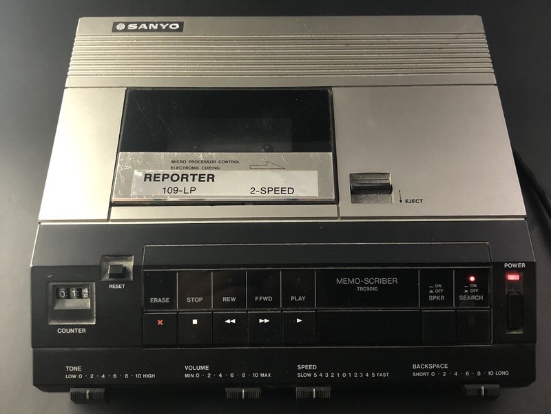 VINTAGE SANYO REPORTER 109-LP STEREO RECORDER REPORTER TURNS ON AS IS VJ02