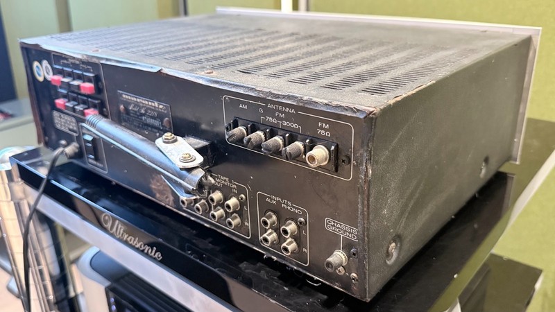 Marantz 2218 AM/FM Stereo Receiver in Silver No Box FAIR CONDITION gallery