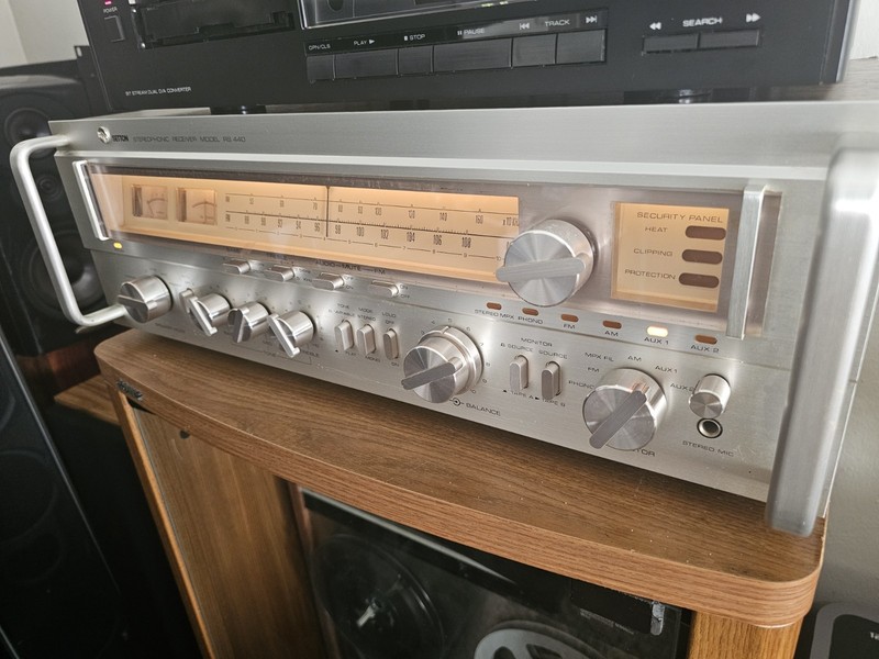 Setton Stereophonic Vintage Receiver AM/FM Model RS440 gallery
