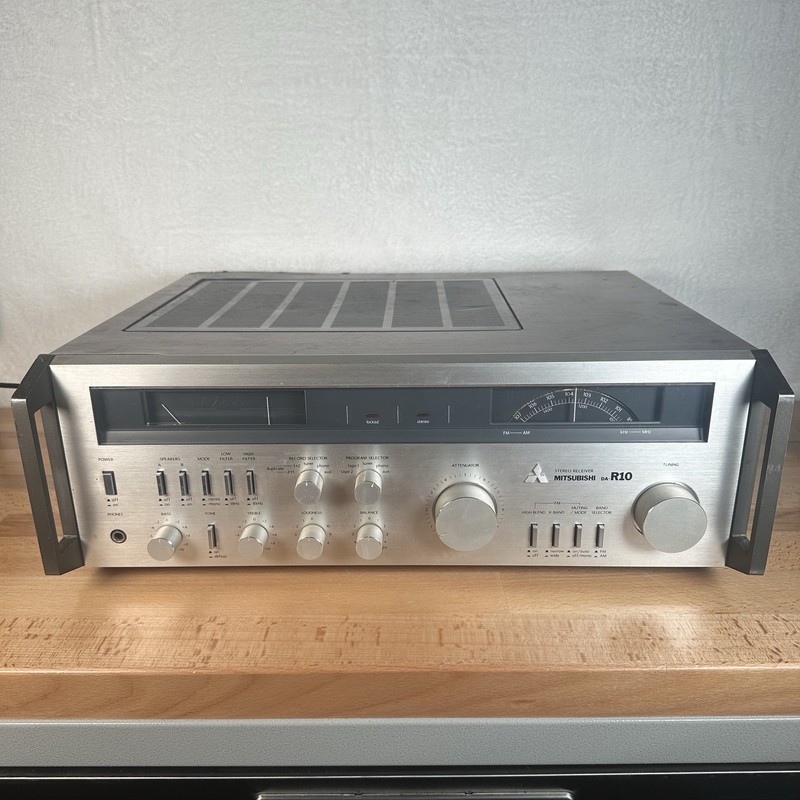 Vintage Mitsubishi Da-R10 Silver Faced Analog Receiver, Works Great! READ